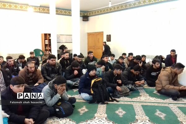 اعزام دانش‌آموزان پسر شهرستان فیروزکوه به اردوی راهیان نور