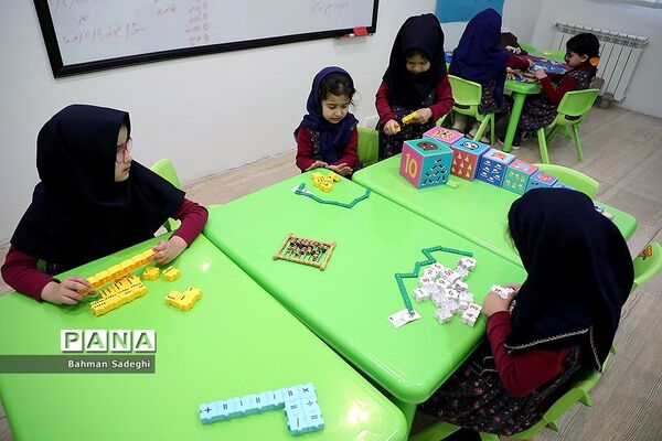 بازدید وزیر آموزش و پرورش از مرکز دبستان و پیش‌دبستانی آب و آینه
