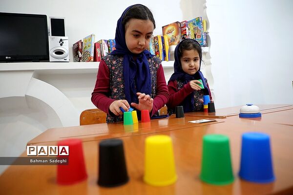 بازدید وزیر آموزش و پرورش از مرکز دبستان و پیش‌دبستانی آب و آینه