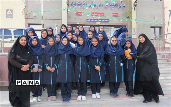 حضور دانش آموزان دبیرستان فرزانگان دوره اول در مرکز تحقیقاتی درمانی دیابت یزد