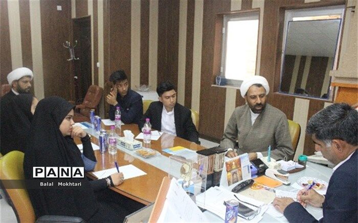 نشست هم اندیشی نمایندگان مجلس دانش آموزی استان با حضور معاون پرورشی  آموزش و پرورش هرمزگان