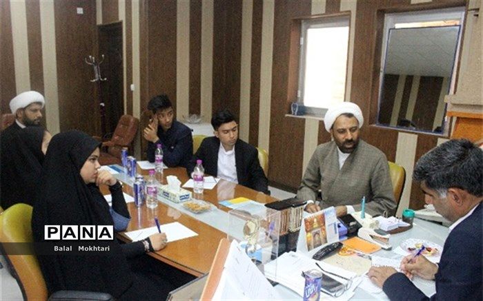 نشست هم اندیشی نمایندگان مجلس دانش آموزی استان با حضور معاون پرورشی  آموزش و پرورش هرمزگان