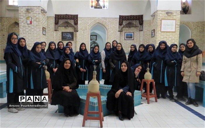 بازدید دانش آموزان دبیرستان فرزانگان دوره اول از مجموعه خان یزد