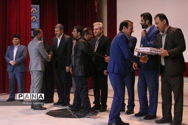 همایش تجلیل از طلایه‌داران فرهنگی در عرصه خیر و احسان در بوشهر-1