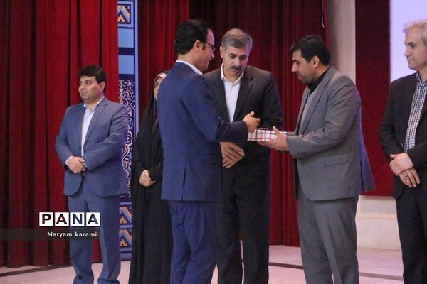 همایش تجلیل از طلایه‌داران فرهنگی در عرصه خیر و احسان در بوشهر-1