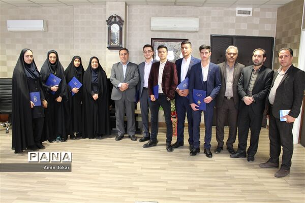 دیدار فصلی نمایندگان نهمین دوره مجلس دانش‌آموزی فارس با مدیرکل آموزش و پرورش