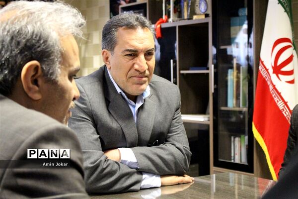 دیدار فصلی نمایندگان نهمین دوره مجلس دانش‌آموزی فارس با مدیرکل آموزش و پرورش