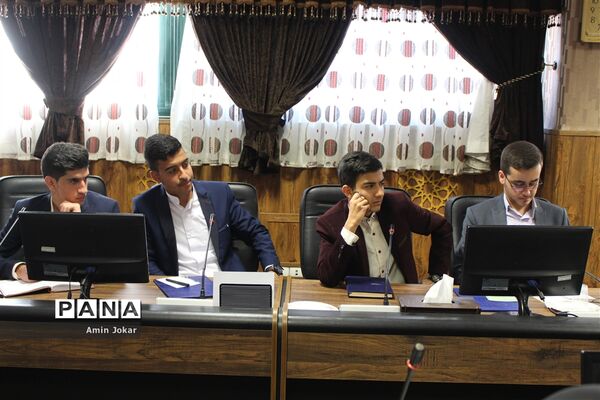 دیدار نمایندگان نهمین دوره مجلس دانش‌آموزی فارس با معاون آموزش متوسطه