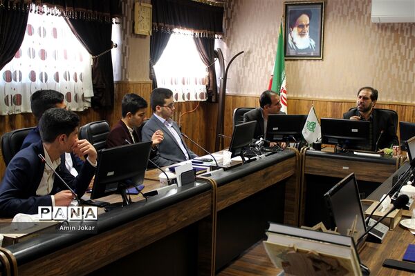 دیدار نمایندگان نهمین دوره مجلس دانش‌آموزی فارس با معاون آموزش متوسطه