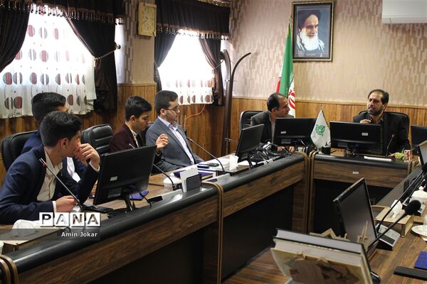دیدار نمایندگان نهمین دوره مجلس دانش‌آموزی فارس با معاون آموزش متوسطه