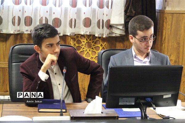 دیدار نمایندگان نهمین دوره مجلس دانش‌آموزی فارس با معاون آموزش متوسطه