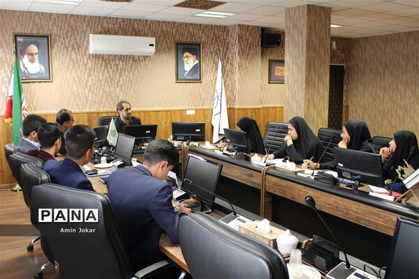 دیدار نمایندگان نهمین دوره مجلس دانش‌آموزی فارس با معاون آموزش متوسطه