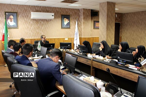 دیدار نمایندگان نهمین دوره مجلس دانش‌آموزی فارس با معاون آموزش متوسطه