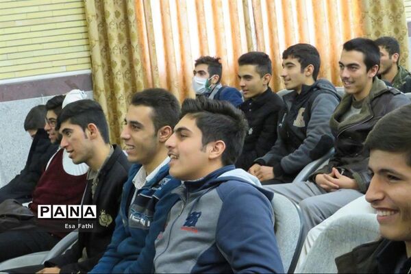 همایش تجلیل از نخبگان و برگزیدگان کنکور سراسری 97 در آذرشهر