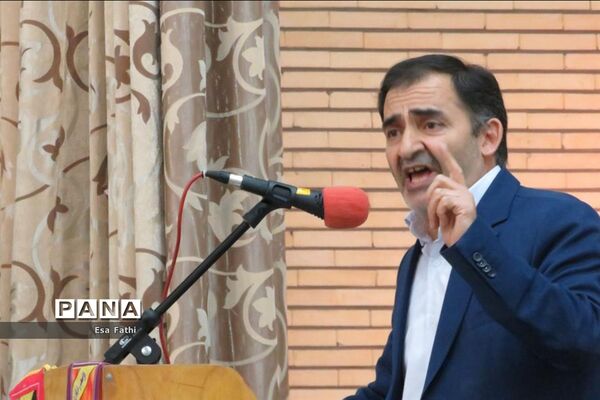 همایش تجلیل از نخبگان و برگزیدگان کنکور سراسری 97 در آذرشهر