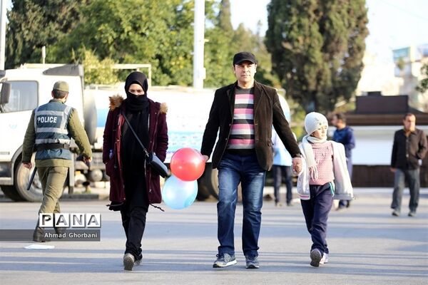 جشن انقلاب و همایش پیاده‌روی خانوادگی در ساری