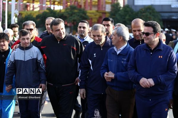 جشن انقلاب و همایش پیاده‌روی خانوادگی در ساری