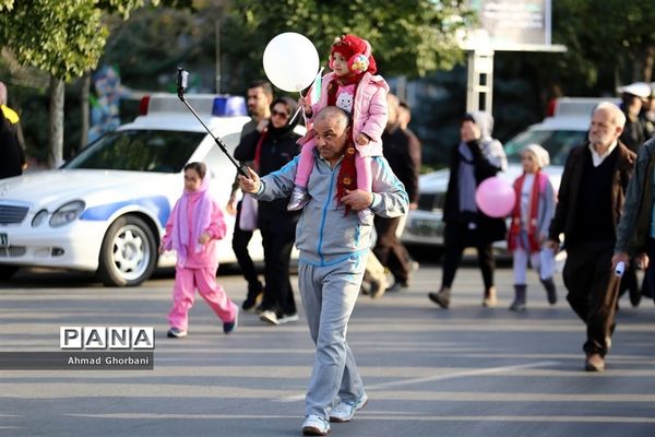 جشن انقلاب و همایش پیاده‌روی خانوادگی در ساری