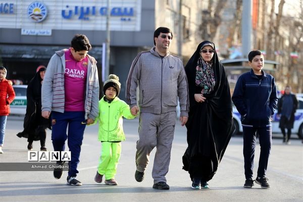 جشن انقلاب و همایش پیاده‌روی خانوادگی در ساری