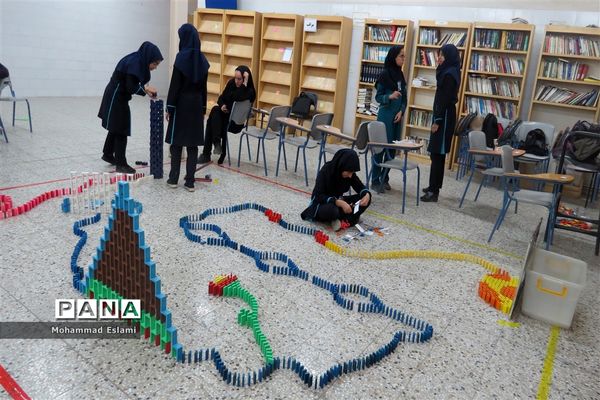 مسابقه دومینو در اداره استعداد‌های درخشان