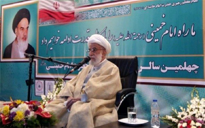 آیت الله جنتی: رهبر معظم انقلاب مانند کوه در برابر دشمنان ایستاده است