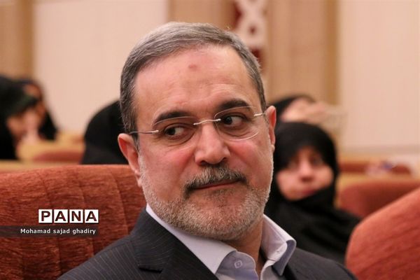 نواختن چهلمین زنگ انقلاب در مدارس شهر تهران با حضور سید محمد بطحایی