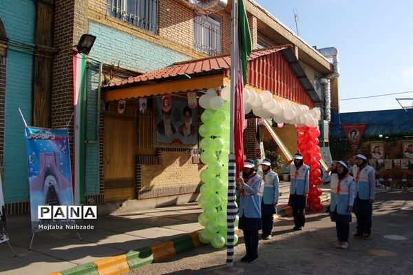 آیین نواختن زنگ انقلاب اسلامی در ناحیه 5 مشهد