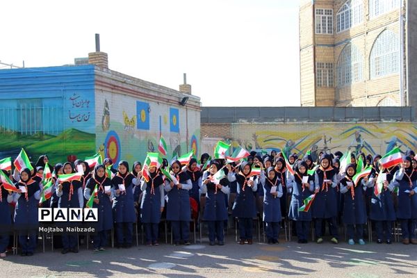 آیین نواختن زنگ انقلاب اسلامی در ناحیه 5 مشهد