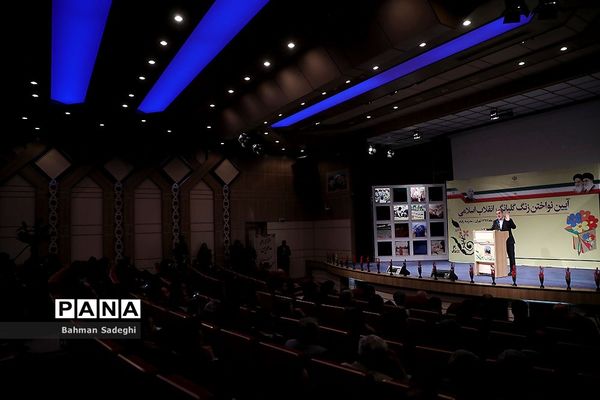 آیین نواختن زنگ انقلاب در مدرسه رفاه