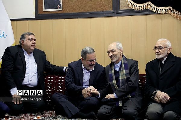 آیین نواختن زنگ انقلاب در مدرسه رفاه