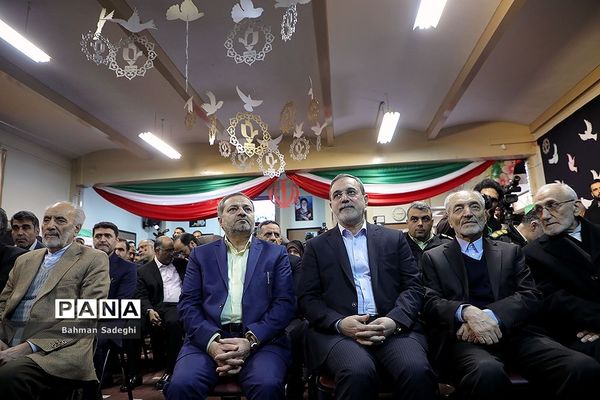 آیین نواختن زنگ انقلاب در مدرسه رفاه