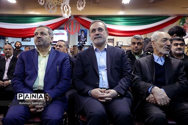 آیین نواختن زنگ انقلاب در مدرسه رفاه