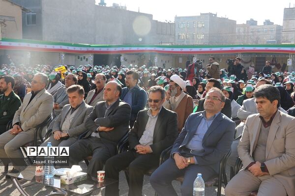 آیین استانی نواختن زنگ گلبانگ انقلاب اسلامی