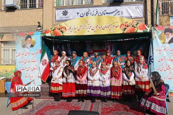 آیین استانی نواختن زنگ گلبانگ انقلاب اسلامی