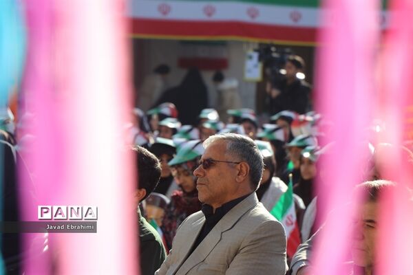 آیین استانی نواختن زنگ گلبانگ انقلاب اسلامی
