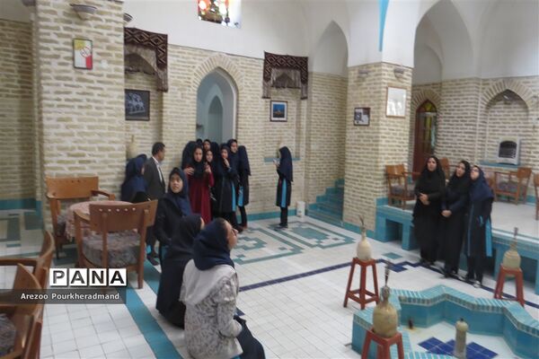 بازدید دانش‌آموزان دبیرستان فرزانگان دوره اول از مجموعه خان یزد