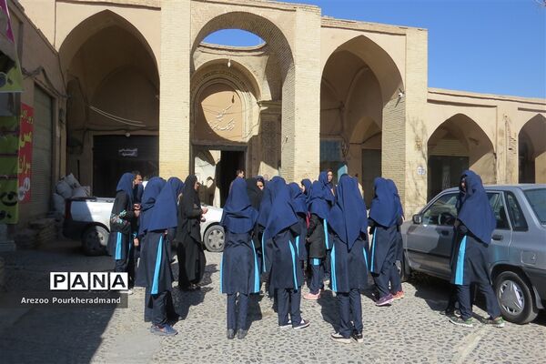 بازدید دانش‌آموزان دبیرستان فرزانگان دوره اول از مجموعه خان یزد