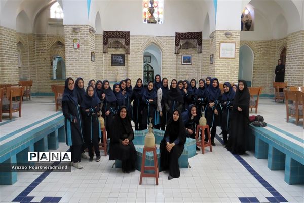 بازدید دانش‌آموزان دبیرستان فرزانگان دوره اول از مجموعه خان یزد