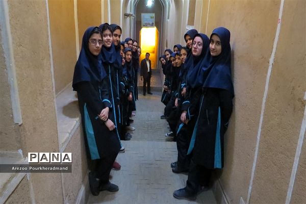 بازدید دانش‌آموزان دبیرستان فرزانگان دوره اول از مجموعه خان یزد