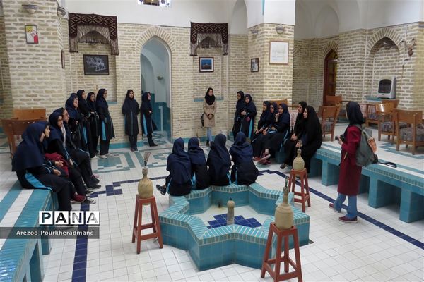 بازدید دانش‌آموزان دبیرستان فرزانگان دوره اول از مجموعه خان یزد