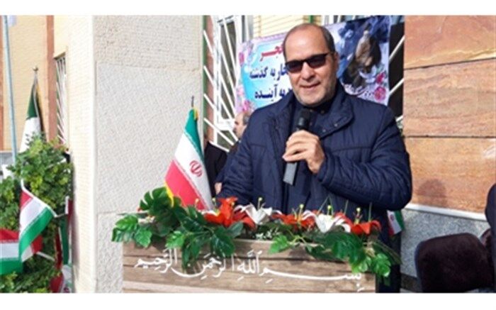 وظیفه آموزش و پرورش انتقال دستاوردهای انقلاب به نسل جدید است