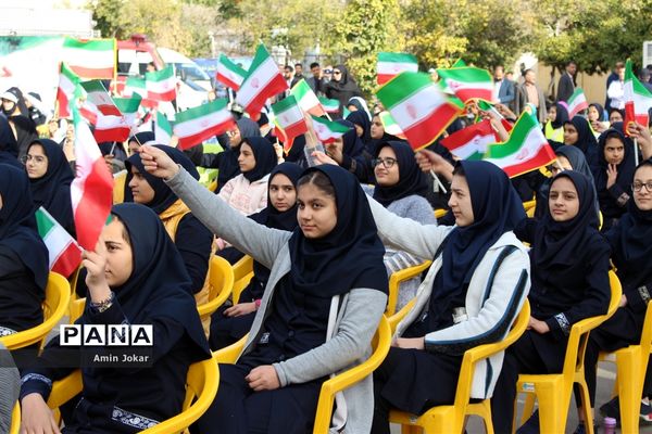 آیین نواختن زنگ انقلاب در مدارس استان فارس