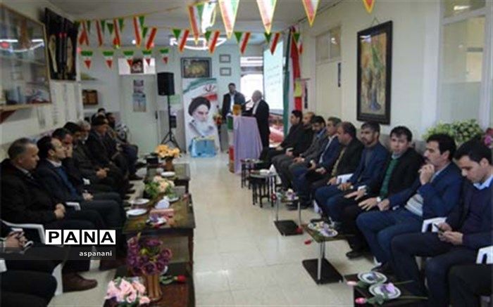 طنین زنگ انقلاب در بام ایران