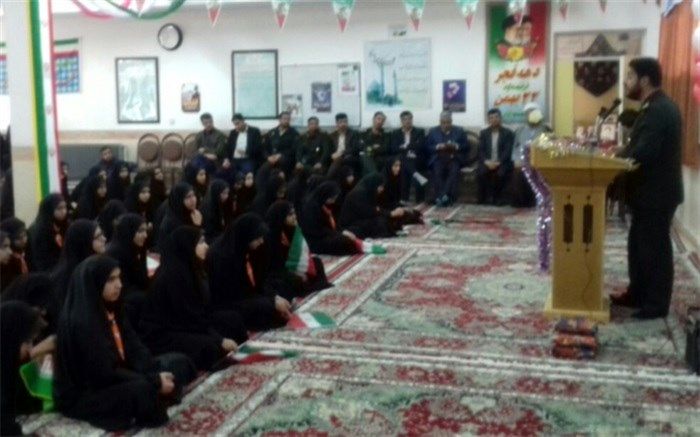 نواختن زنگ انقلاب در دبیرستان نمونه الزهرا شهرستان اشکذر