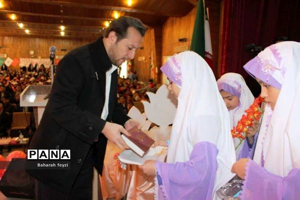 آیین نواختن زنگ انقلاب درمدارس تکاب