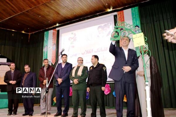 آیین نواختن زنگ انقلاب درمدارس تکاب