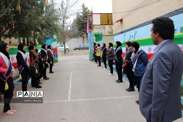 نواخته شدن زنگ انقلاب در مدارس کهگیلویه وبویراحمد
