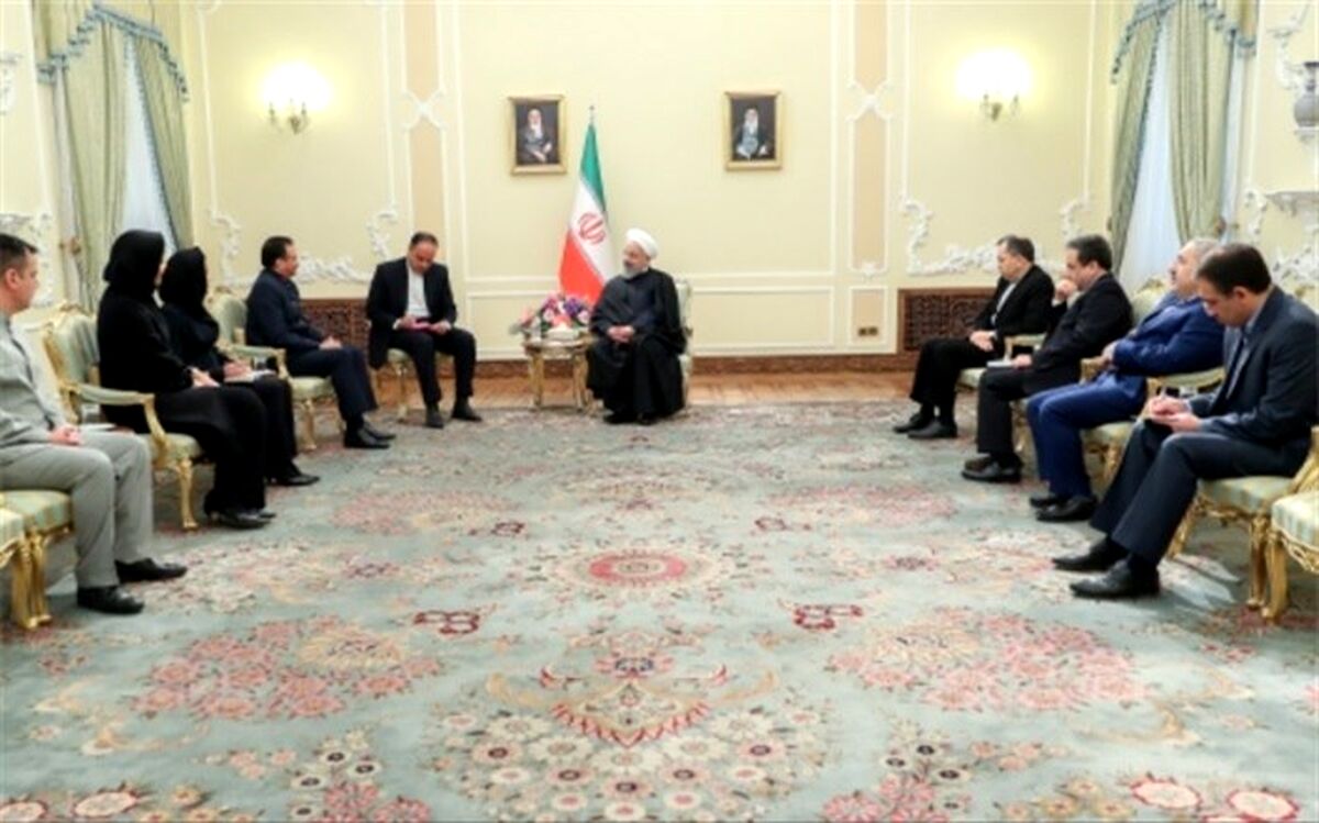روحانی: پشتیبان دولت مادورو هستیم