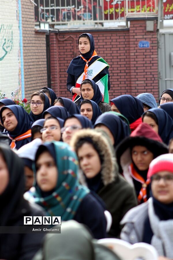 زنگ انقلاب در مدارس منطقه چهاردانگه طنین‌انداز شد