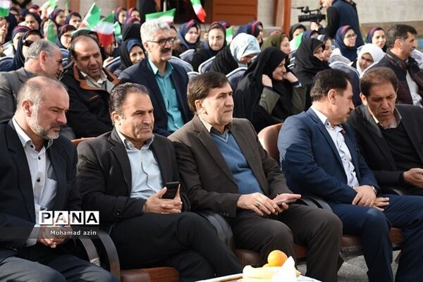 نواخته شدن زنگ انقلاب در مدارس
